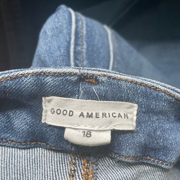Good American Good Classic Boot Jeans - Picture 3 of 5
